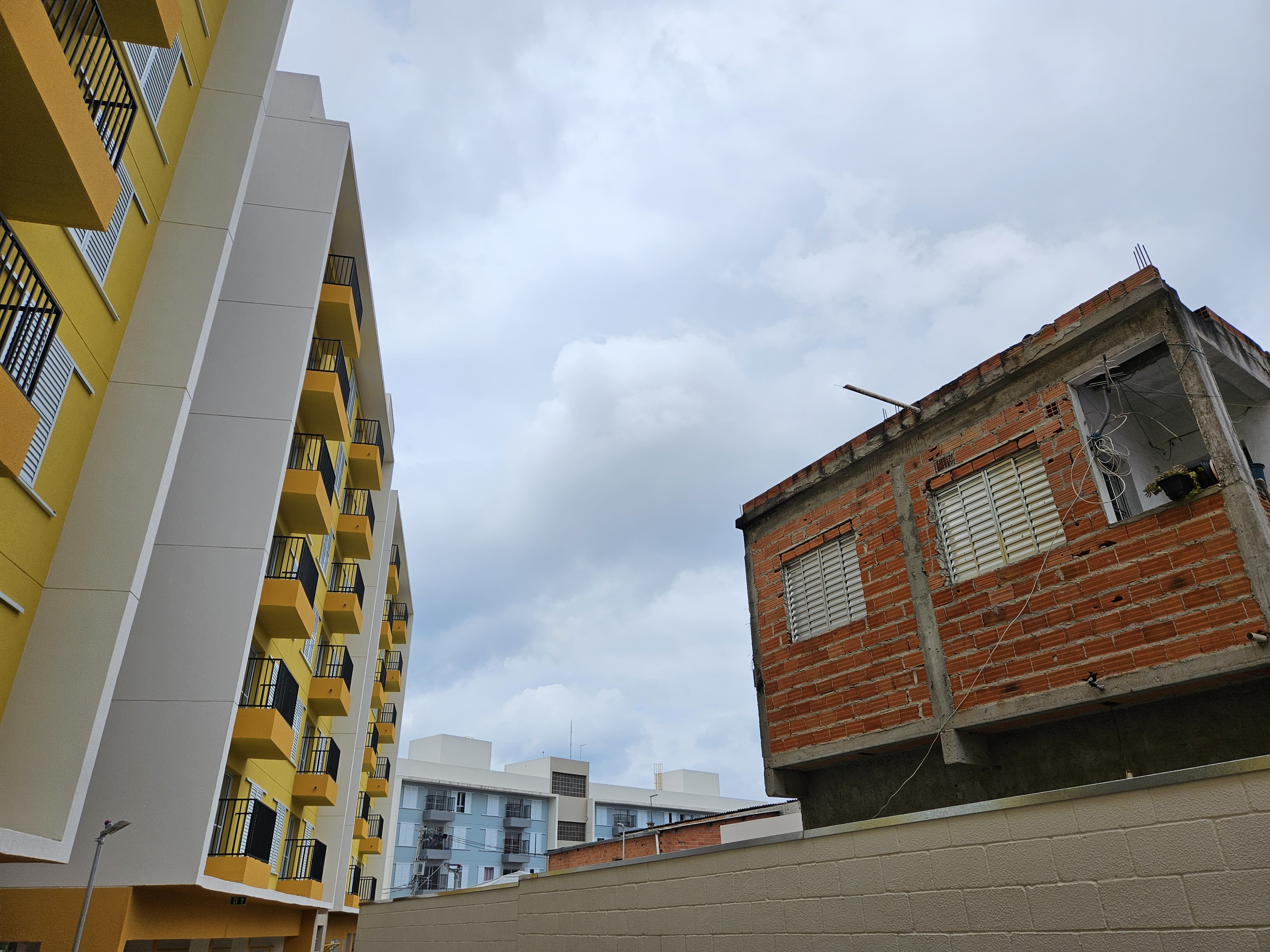 Guaicuri: famílias recebem novos apartamentos