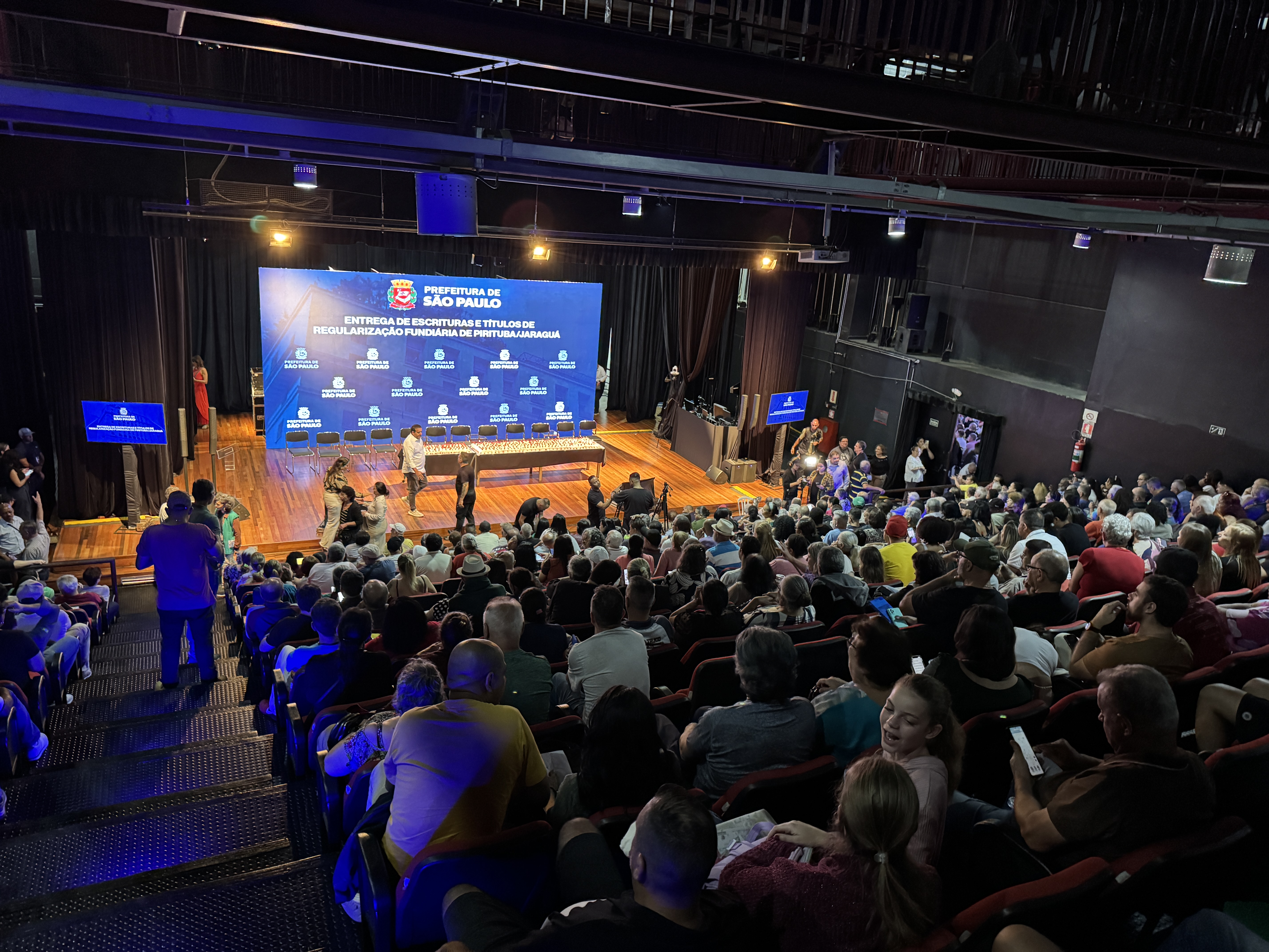 Prefeitura entrega 707 títulos de regularização fundiária e 41 escrituras definitivas de imóveis na zona norte