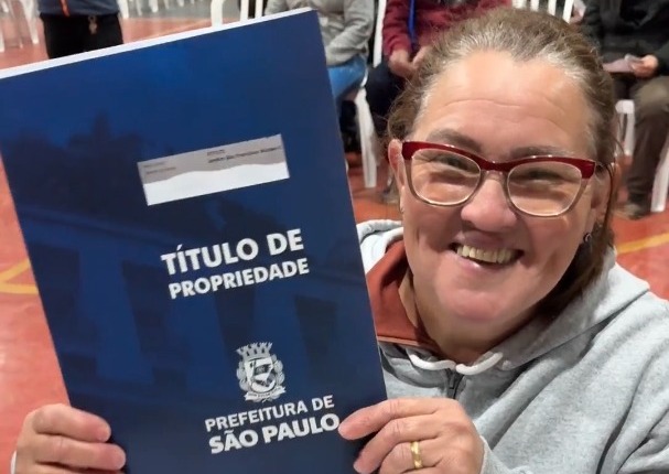 Prefeitura entrega mais de 1.200 títulos de regularização fundiária na zona leste
